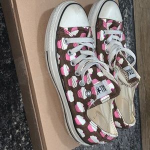 Converse All Star Limited Cupcake Canvas Low tops Women’s 7 Men’s 5 Sneakers